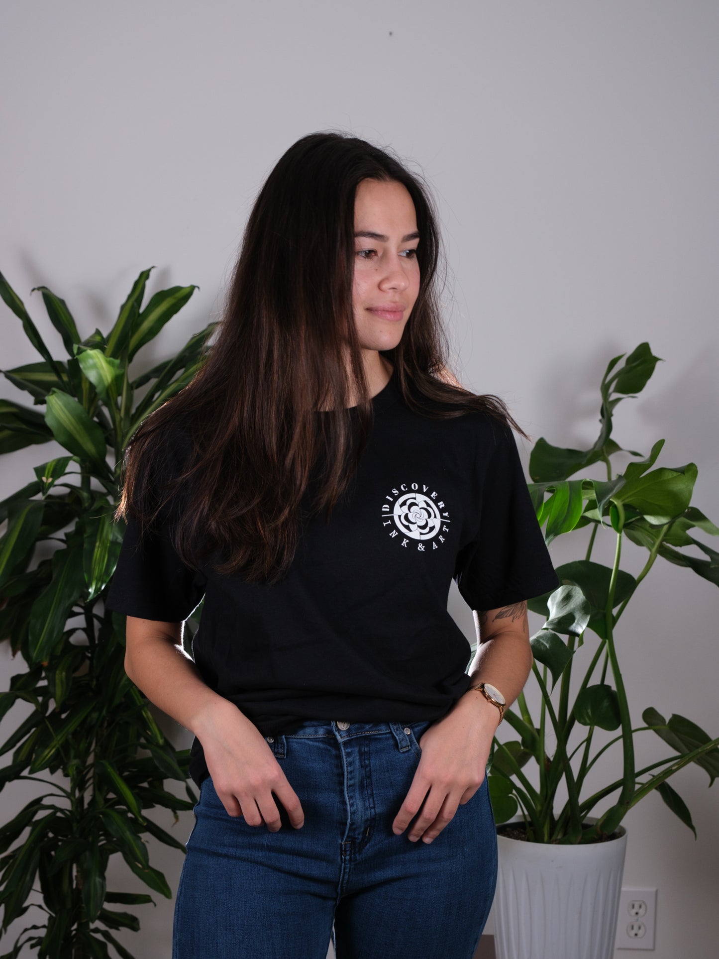 Continuity Tee Black - female Model - Front